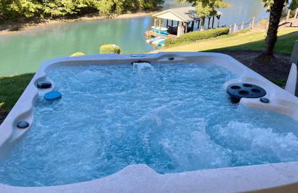 Lakefront 6bdr, Priv Dock, Game Room, Firepit Jake's Lake House by Avantstay - Foto 126