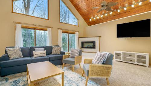 Peaceful Forested 5 Bdrm Near Lake sleeps up to 16 - Foto 3