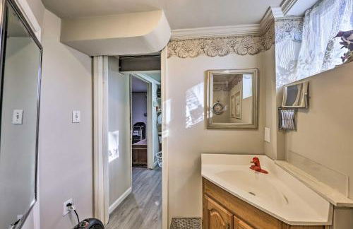 Cozy Kansas City Home with Yard - 9 Mi to Dtwn! - Foto 20