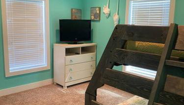 JUST LISTED Beach House Steps Away from the Beach - Foto 4