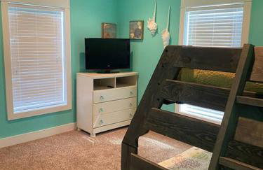 JUST LISTED Beach House Steps Away from the Beach - Foto 4