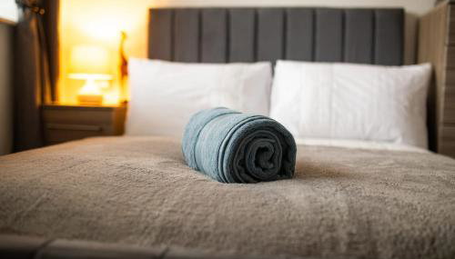 Detached Property With Secure Compound Parking - Photo 4