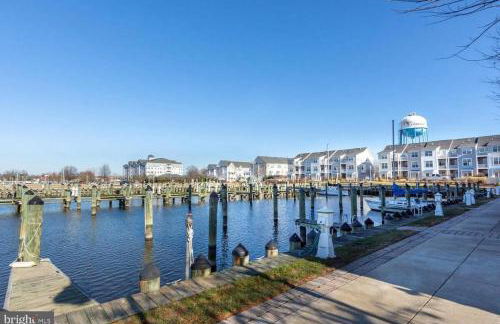 New Intown Waterfront Townhome wPool & Location - Foto 30