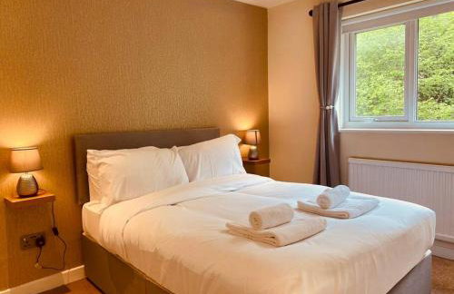 Comfy House with Parking for Multiple Vehicles - Foto 14