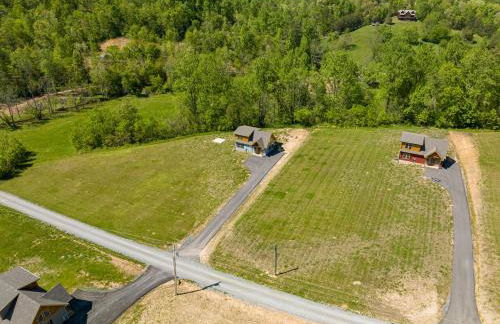 Happy Hideout, country livin with great mountain views, hot tub, arcades, fire pit, pets ok with fee - Foto 32