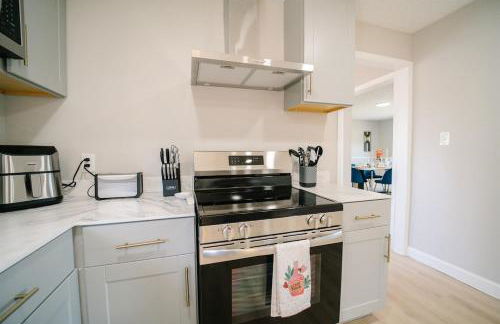 Spacious 5BR 2BA Free Parking Minutes to DC with Foosball - Photo 37