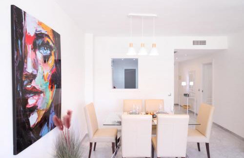 MARBELLA BANUS SUITES - Banús Playa Rocío - 3BR - 3BA - Direct Beach & Sea Access Complex - Outdoor Terrace w Garden Views - Pool - 3 Min Walk to Puerto Banús & Corte Ing Luxury Shopping - Ideal for Families - Foto 20