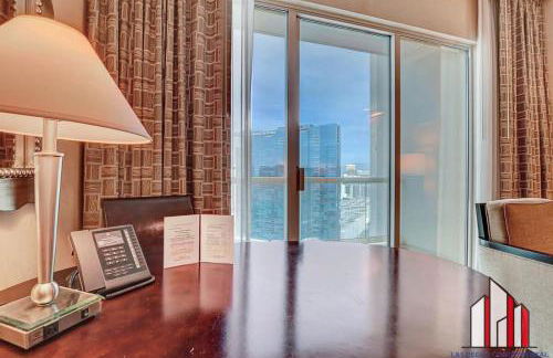 MGM Signature-32-607 F1 Track & Strip View Balcony - Foto 22