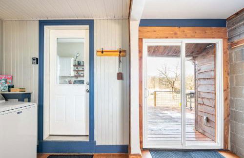 3BR Farmhouse with Views Near Hart Creek Trails - Foto 22