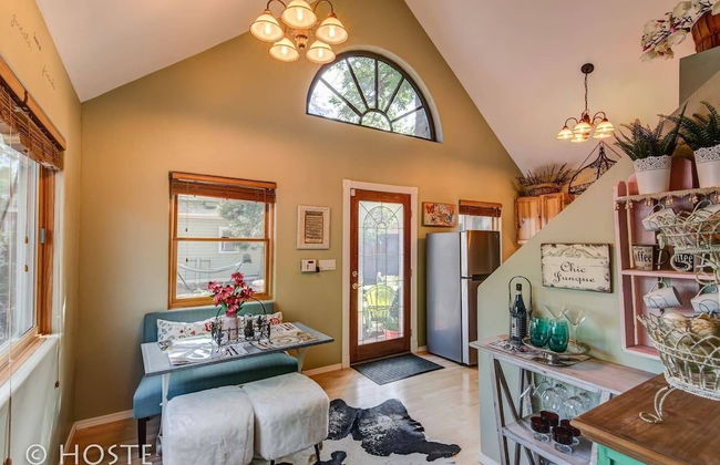 Chic Boutique Wine + Mtns Walk Everywhere - Foto 1