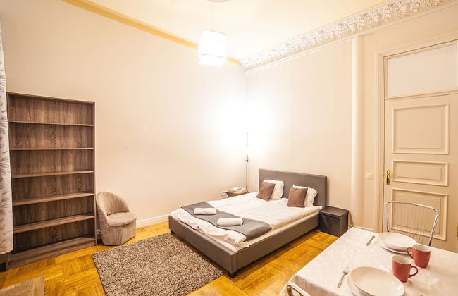 Mosaic Center Apartments - Photo 13