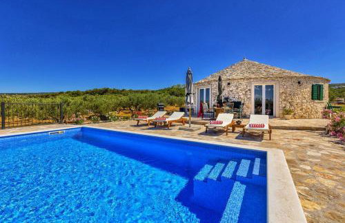 Island Getaway - Heritage House - Photo 9