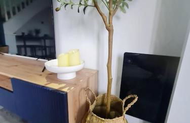 Lovely house with back garden - PRIVATE driveway - Foto 5