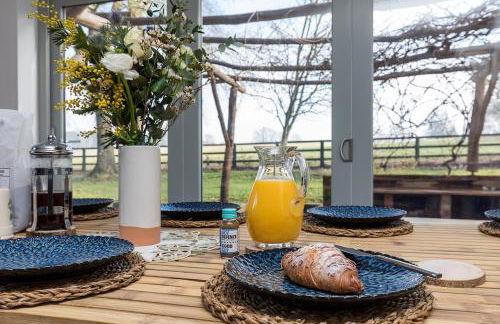 Lower Barn House at Westerlands Farm Sleeps 11 - Foto 36