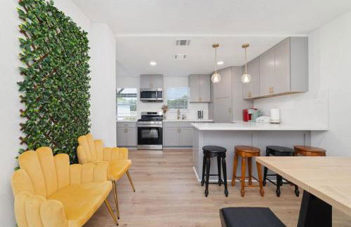 Pickleball-Basketball Oasis-Pool & Spacious Home - Photo 12