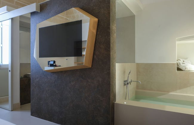 Euvodia Luxury Rooms - Photo 30