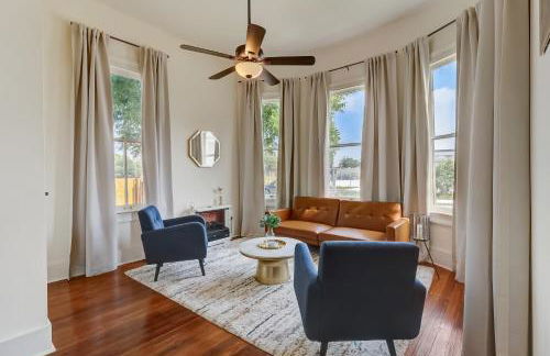 Downtown home with enclosed backyard, deck, streaming, washer/dryer, central AC - Foto 8