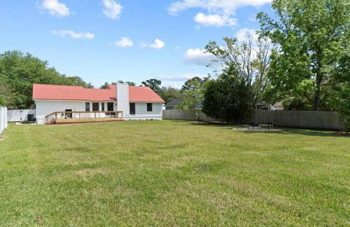 Spacious Home Near Beach, Large Yard, Game Room and Dog Friendly - Foto 9