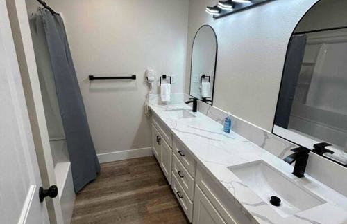 Home in the City: 4BR Fresno Retreat w POOL - Photo 11
