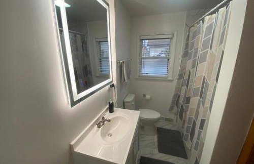 Spacious 3 Bedroom Home with Game Room and Parking - Foto 40