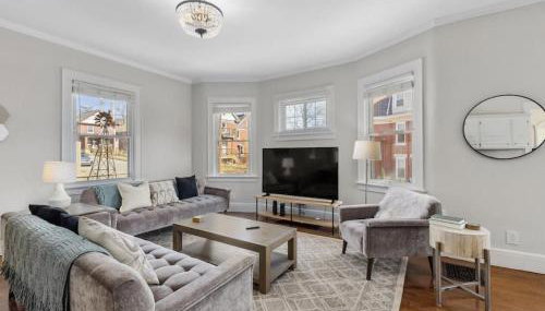 Deluxe 6 Bedroom 3 Min to Downtown w 2-car Driveway - Foto 2