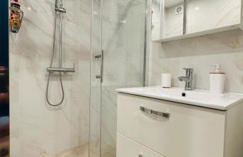 The NICE - 3 rooms, 3air cond, 3TV, 3fans, 2 wc, WIfi everywhere 5min aeroport, train, beach, 1min tram, 15 min centre, port, parking possible - Foto 29