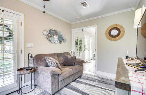 Walk to Beach Waveland Retreat with Yard! - Foto 8