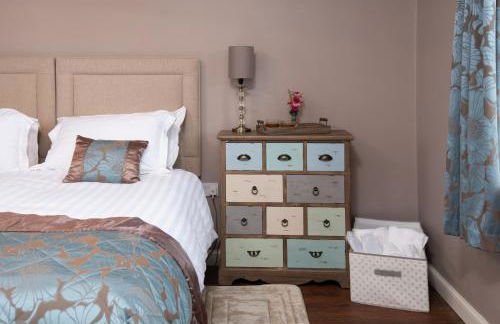 The Gate Lodge - Hot Tub 1 bedroom, log burner - Photo 9