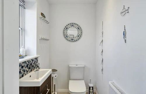 Modern Manchester House with Airport Links - Pass the Keys - Photo 22