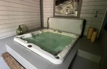 les chambres de pauline appartements avec climatisation et spa parking moto garage vélo - Foto 18