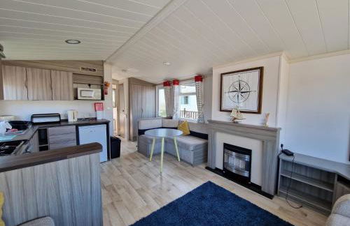 Sea Breeze Retreat 2 Bedroom Pet Friendly Caravan in Clarach Bay - Foto 1