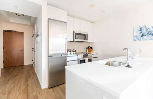 Entire Apt Downtown Seaport with Pool - Photo 9