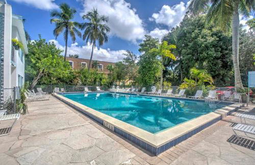 Upscale Naples Condo with Pool Access Walk to Pier! - Foto 2