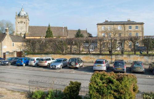 Historic Cotswold Chic Style for UK staycation - Photo 26