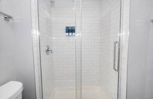 Modern 3BR Chicago Downtown Apartment Near Loyola University & Lakefront - Photo 17