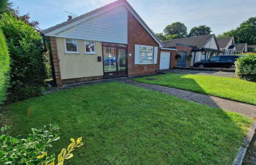 Free Parking Home In Gatley by City SuperHost - Photo 29