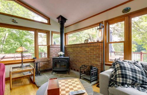 Lakefront Connecticut Retreat Near UConn - Foto 4