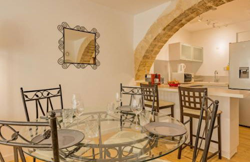 ALMA F2 hypercentre 1min cathédrale saint Pierre 3 min Tram Charme ancien & confort moderne Netflix - Foto 13