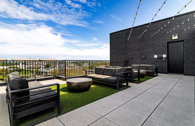 Lindsley by Avantstay Balcony Modern Design A Downtown Location - Photo 31