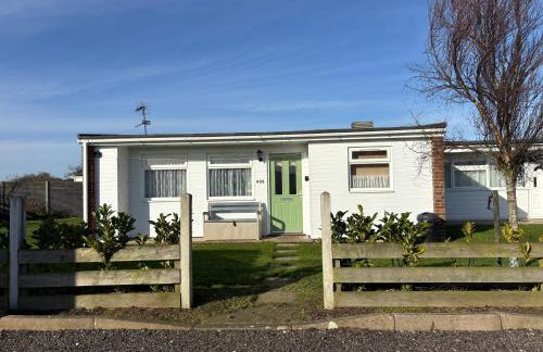 498, Three Bedroom Detached Chalet - Sleeps 6, pet friendly, FREE pool and entertainment passes included - plus WiFi, bed linen and towels included - Foto 22
