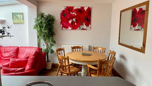 Somers 4 bed House off road parking pet friendly - Foto 3