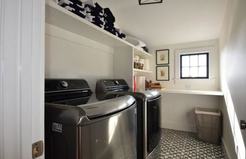 Gorgeous Home 2 Min Walk to Beach - Foto 33