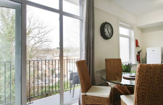 Stunning 2-bed Apartment in Tunbridge Wells - Photo 14