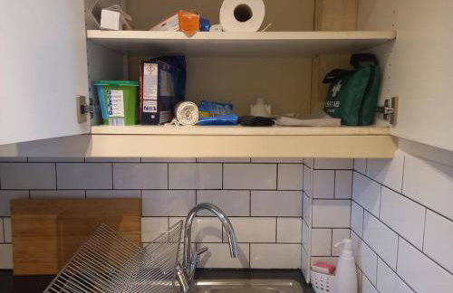 Home In Bletchley Milton Keynes, contractors favourite - Photo 33