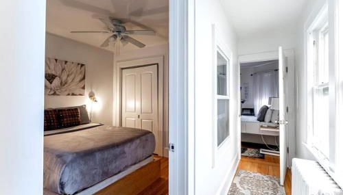 The Gold Room near downtown trains fast wifi - Photo 3