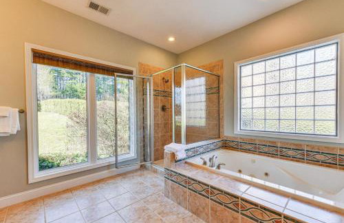 Lake Norman Retreat with Dock, Game Room and Hot Tub - Foto 15