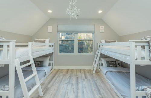 Spacious 4BR Mountain Retreat for 16 in Fairview - Foto 19