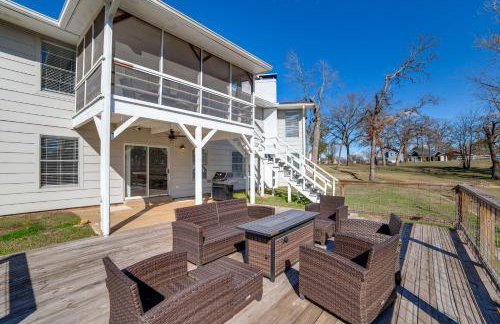 Lakeside Retreat Large Spacious Home with Game Room - Photo 33