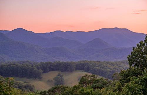 Chasing Sunsets: A Cozy 2-Bedroom Cabin in Smoky Mts with Stunning Mountain Views. - Foto 64