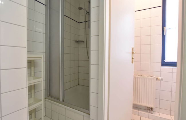 Stylish Family Stay by Beach - Photo 10